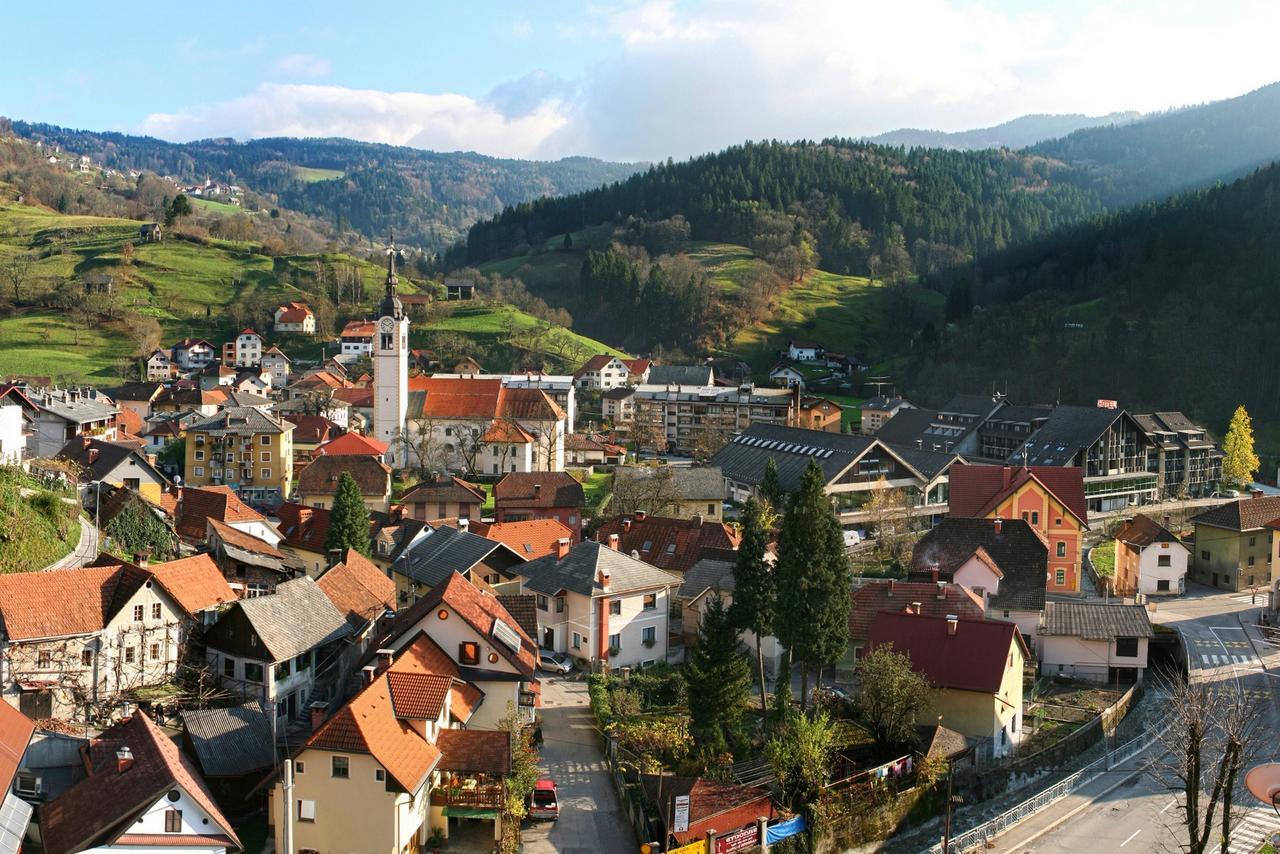 Prenocisca Cerkno Vandrarhem Exteriör bild